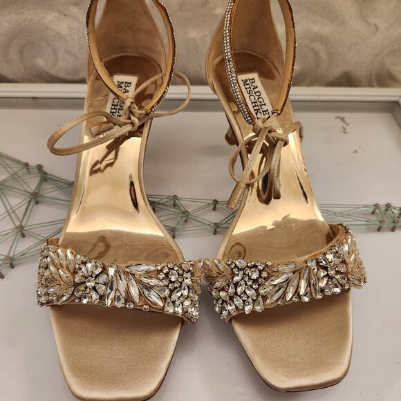 Badgley Mischka Very Pale Gold/Cream Embellished Sandals. NWT. Size 6 - Picture 6 of 13